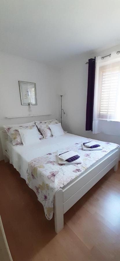 Peace And Quiet Apartment In Brela, Croatia エクステリア 写真